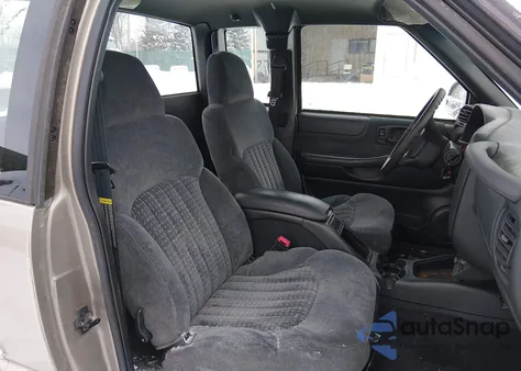 2000 Chevrolet S-10 Ls z USA, uszkodzony, nr VIN 1GCCS19W6Y8217215